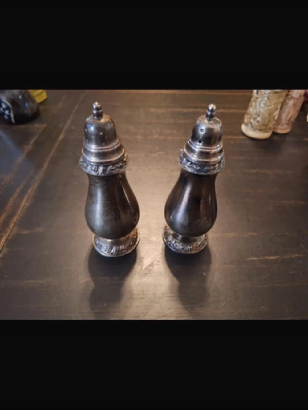 Oneida Henley Silver Plated Salt and Pepper Shakers